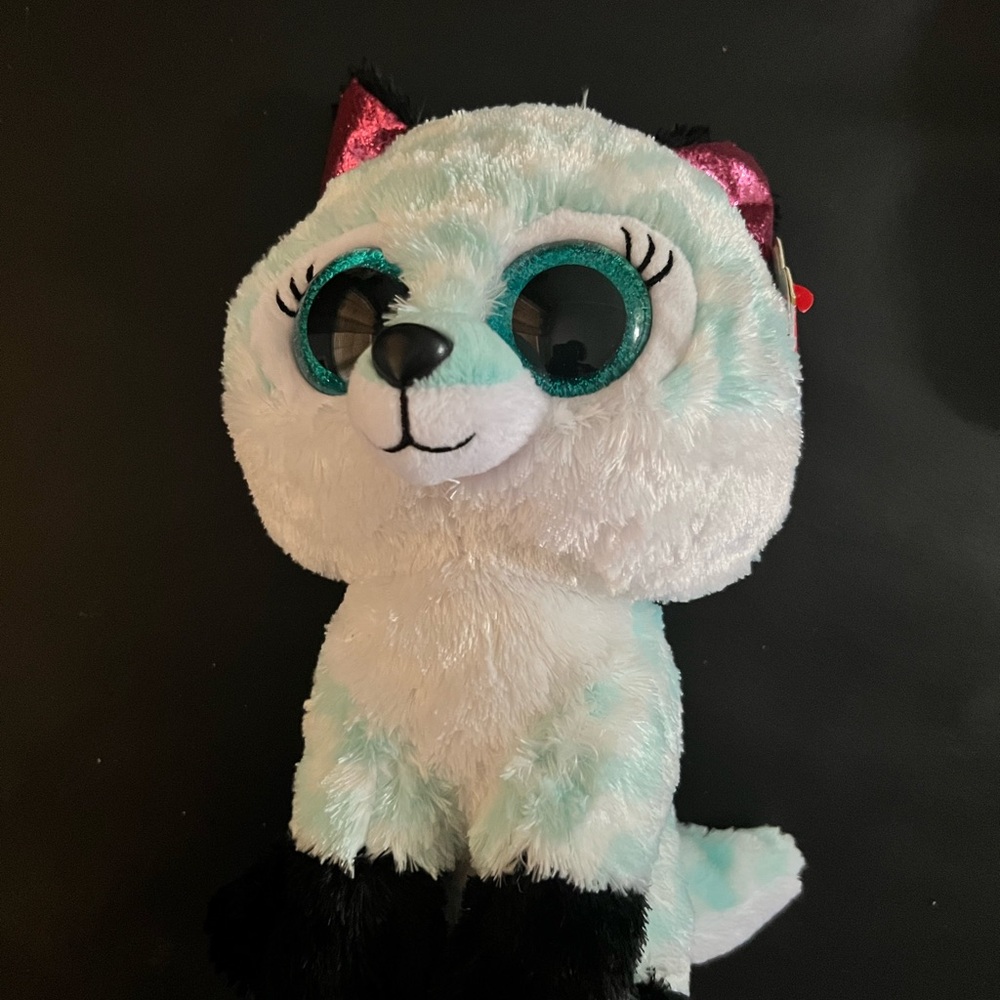 Adorable Plush Toy with Sparkly Eyes - White and Black